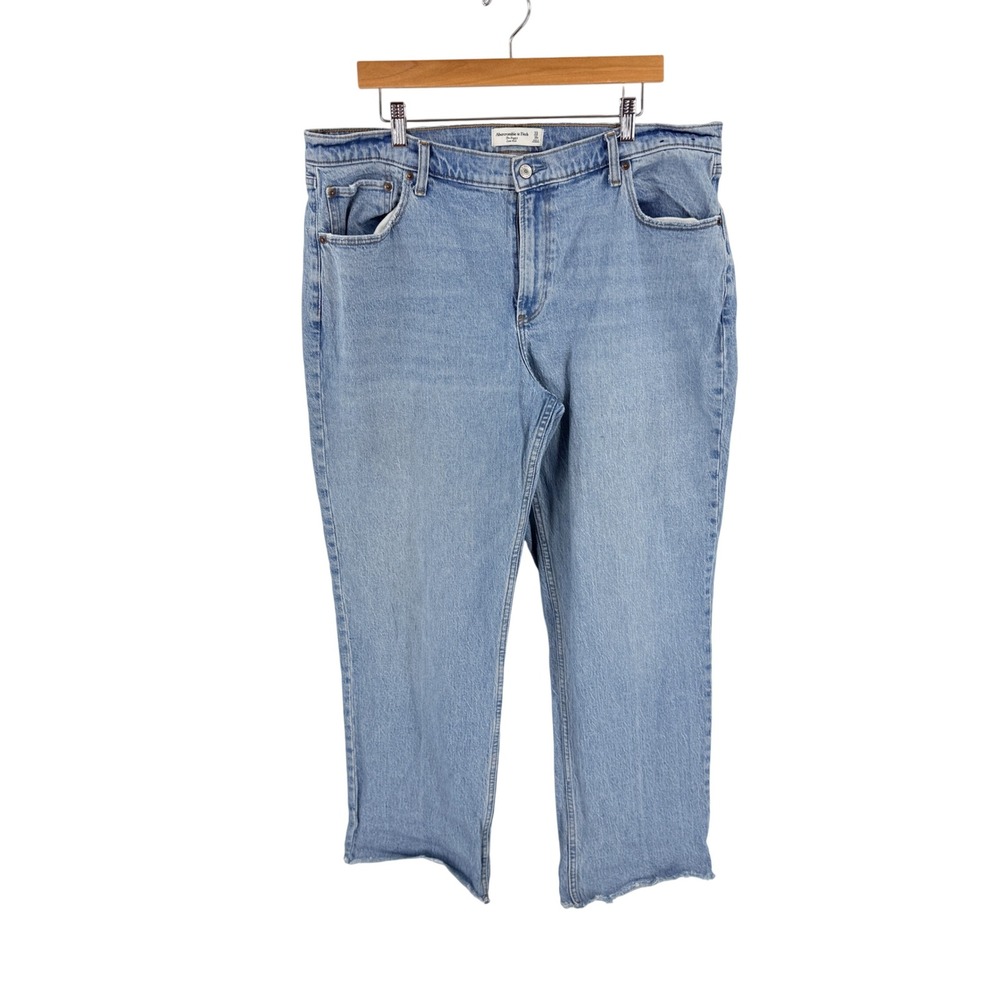 Abercrombie & Fitch The Baggy Low Rise Jeans Light Rise 33/16R Curve Love